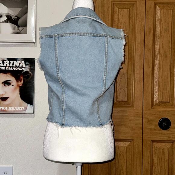 Umgee Denim Vest Womens Small Blue Light Wash Sleeveless Frayed Hem Button Front - Picture 3 of 8
